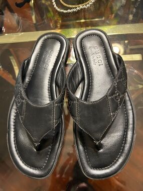 Gucci flip flop